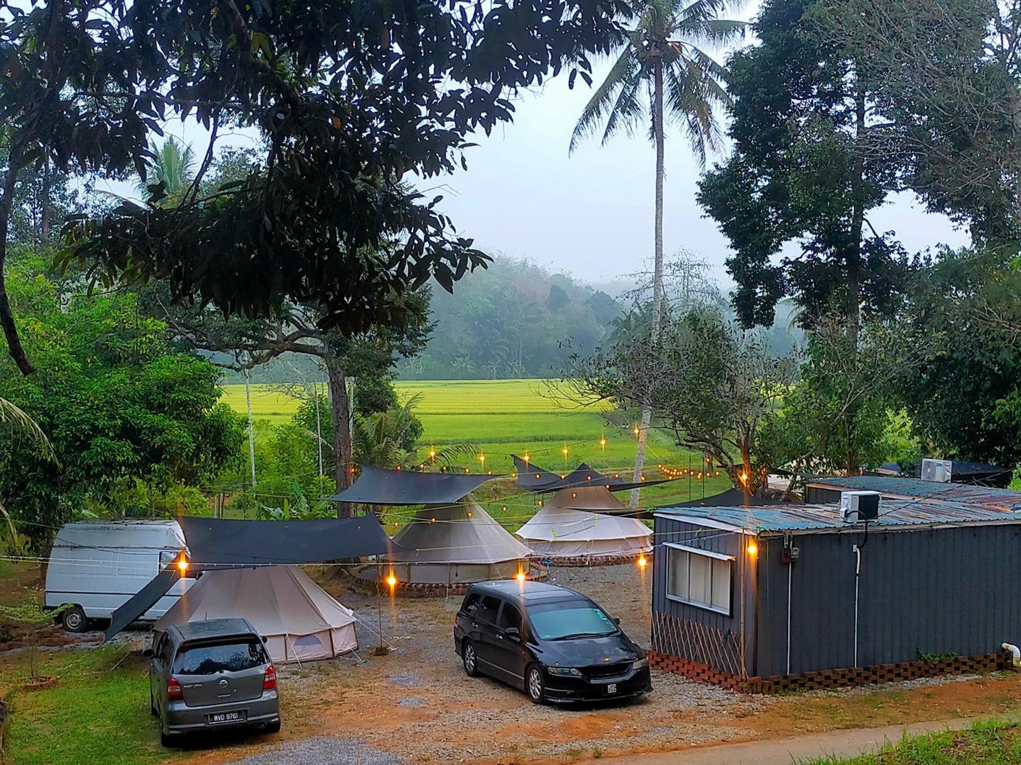 Tanah Merah Glamping Village Куала-Кангсар Екстер'єр фото