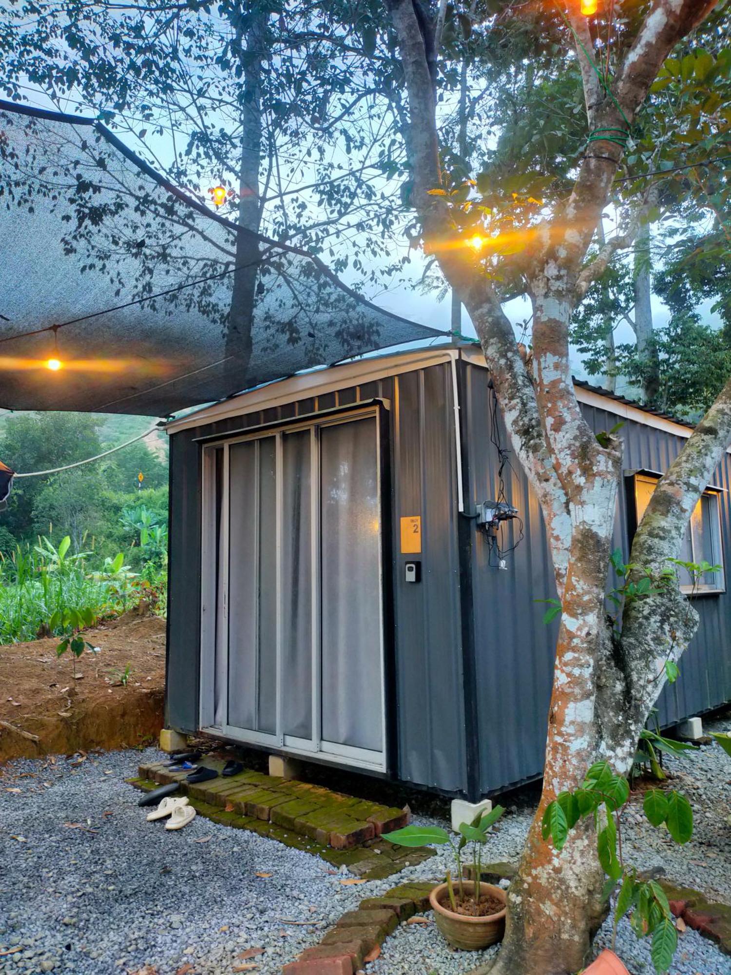 Tanah Merah Glamping Village Куала-Кангсар Екстер'єр фото
