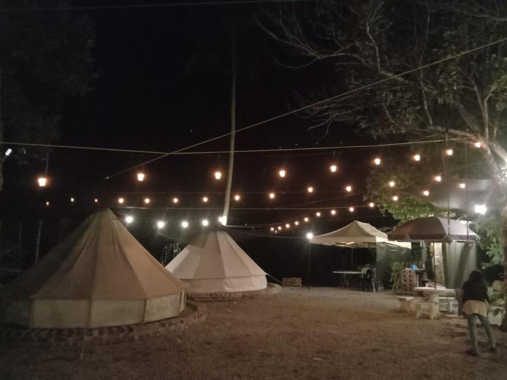 Tanah Merah Glamping Village Куала-Кангсар Екстер'єр фото